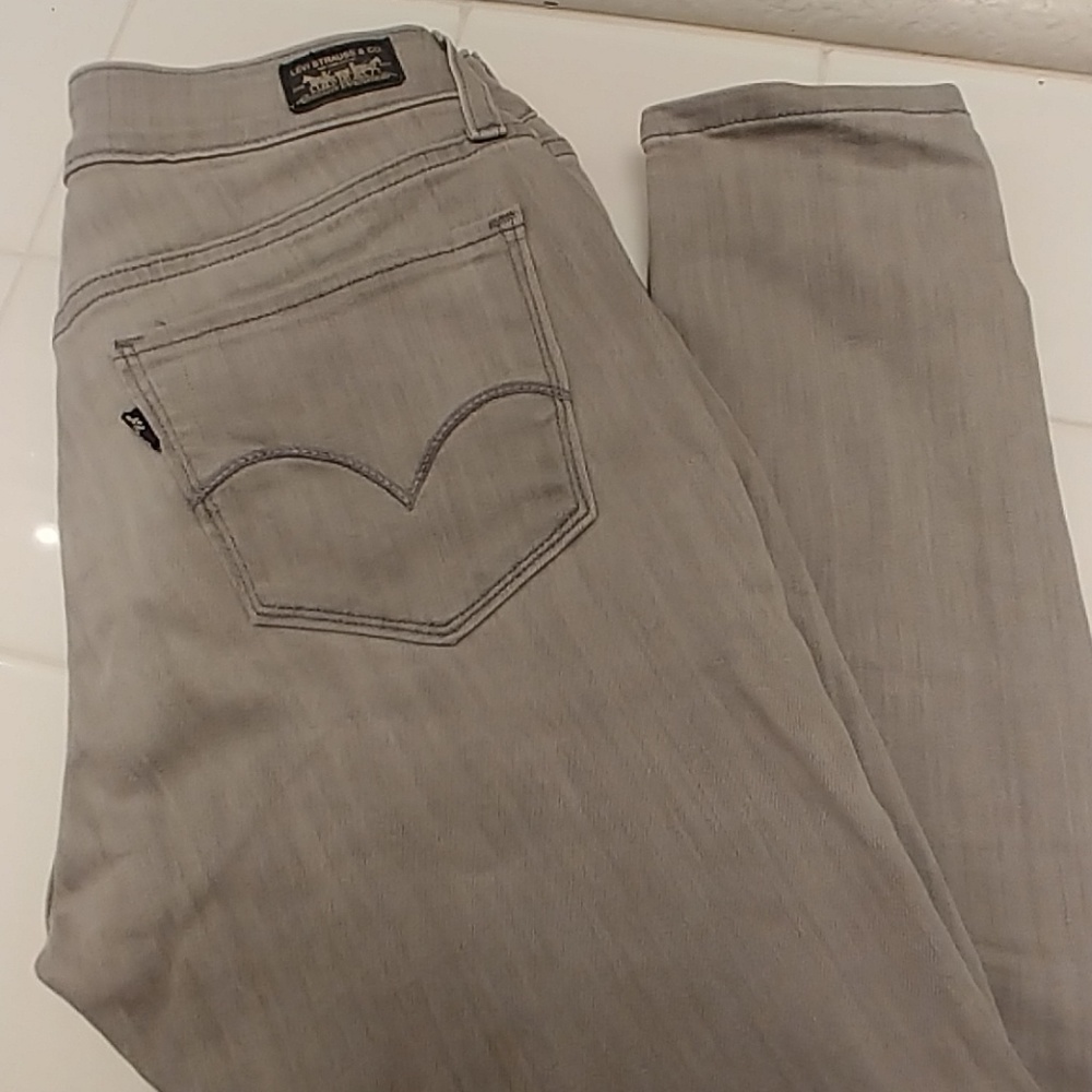Levis Skinny jeans /28